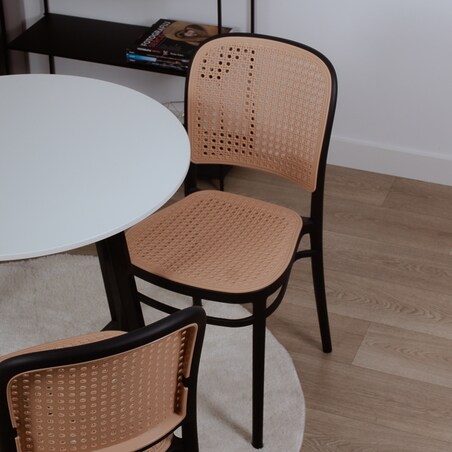 Krzesło plastikowe czarne plecione do salonu jadalni klasyczne z oparciem