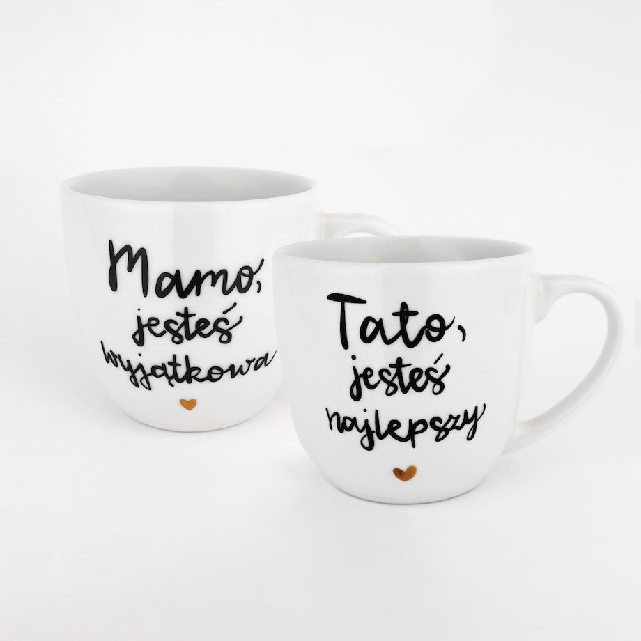 Zestaw 2 białych kubków porcelanowych 300 ml - motyw złotego serca z napisami Mamo jesteś wyjątkowa i Tato jesteś najlepszy dla rodziców na Dzień Matki i Ojca