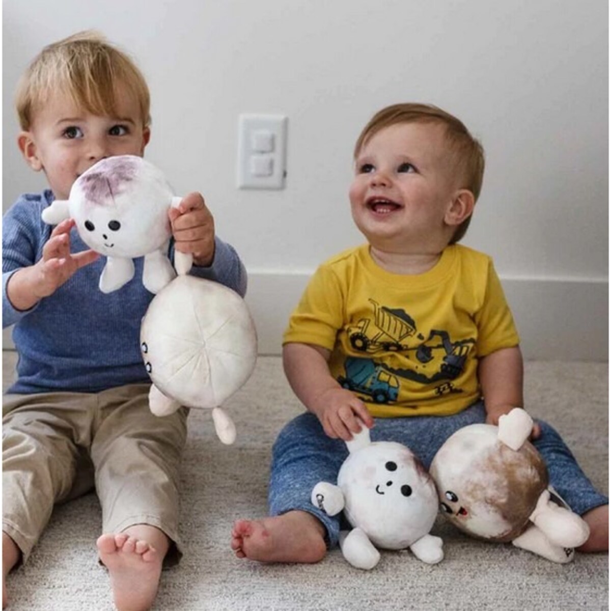 Pluszowe planety - Pluton i Księżyc Charon