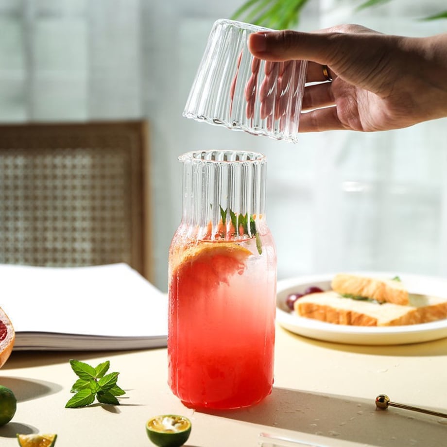 Karafka z falowanymi ściankami 600ml i pokrywką- szklanką 200 ml KARR02