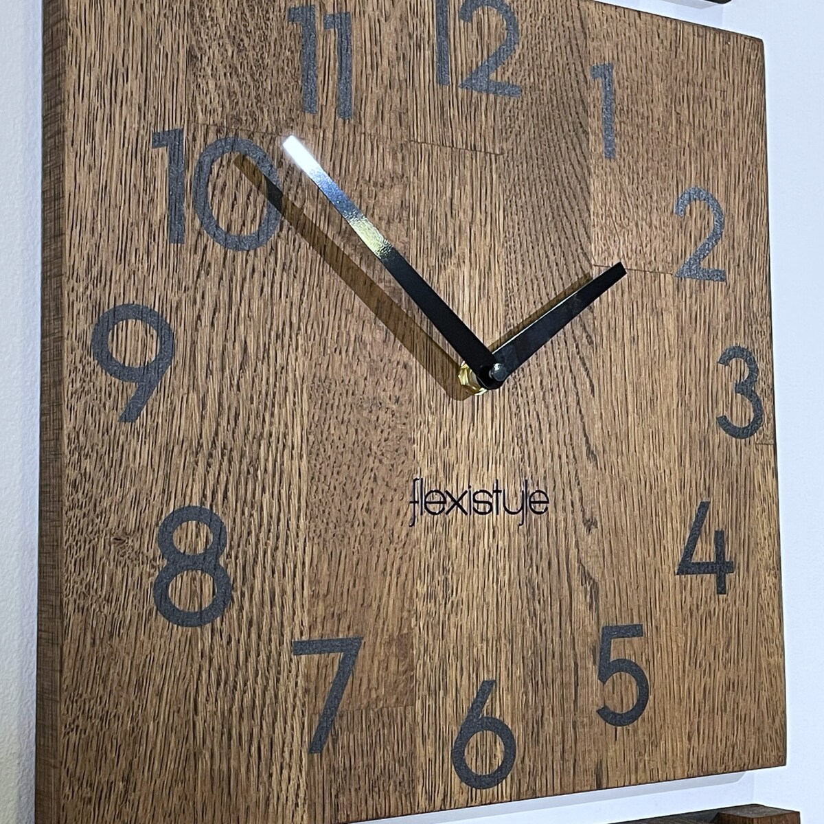 Dębowy panel Zegar w Lamelach 155x30cm brązowy