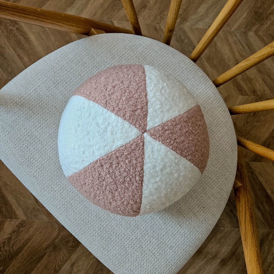 Poduszka SOFT LOOP | biało - różowa kula