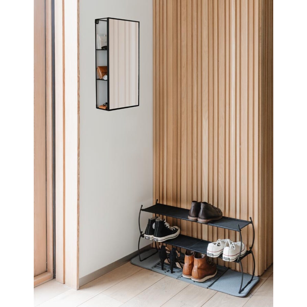 Półka z lustrem Cubiko, 60.9 x 30.5 x 12.9 cm, Umbra