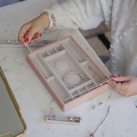 Szkatułka na charmsy Stackers jasnoróżowa z przegródkami i pokrywką