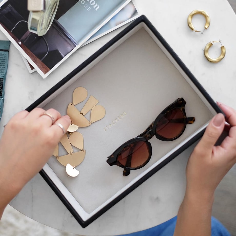 Szkatułka na biżuterię Stackers open classic czarna velvet