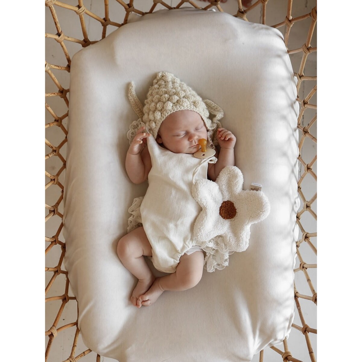 Zawieszka do smoczka/przytulanka stokrotka camel