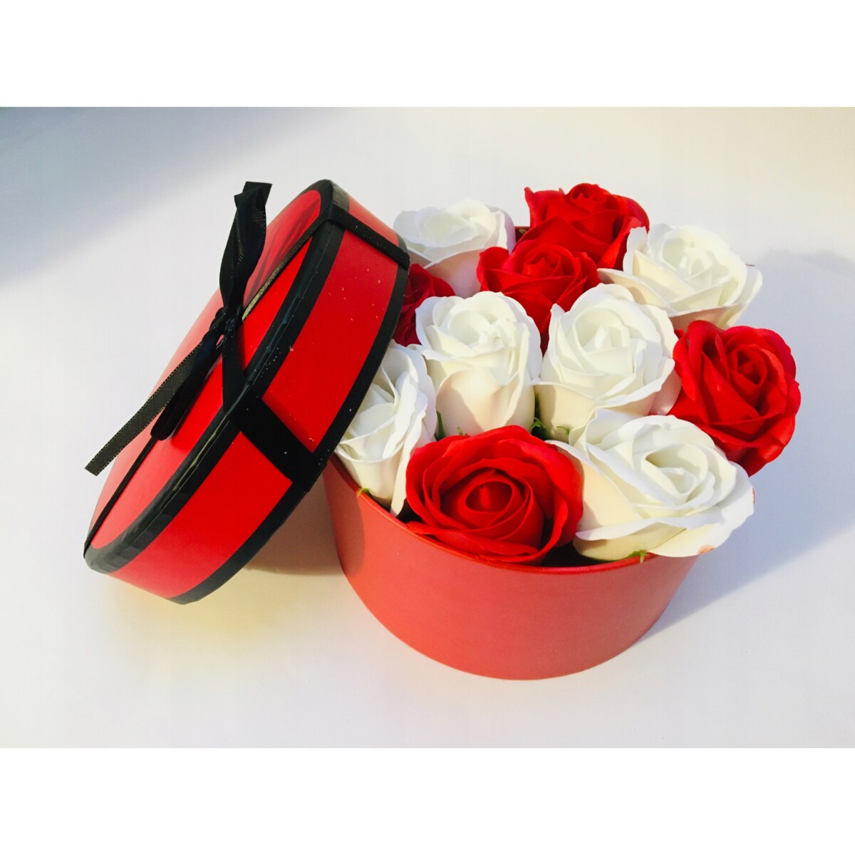 GOTOWY PREZENT urodziny dzień kobiet MAMY imieniny PUDEŁKO Z RÓŻAMI Z MYDŁA