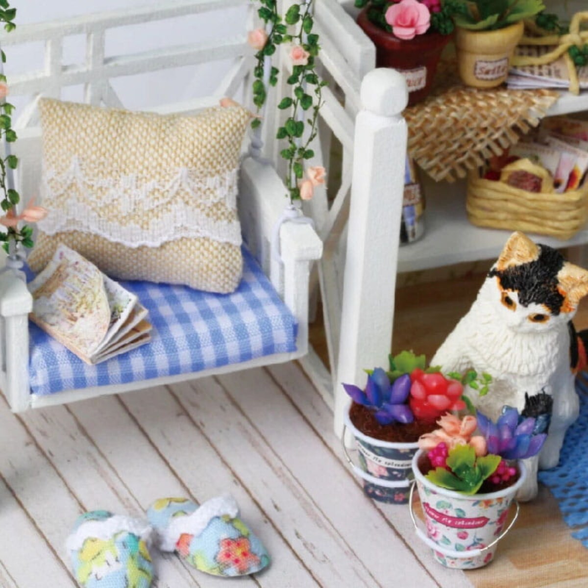 Miniaturowy domek - Fiołkowa weranda