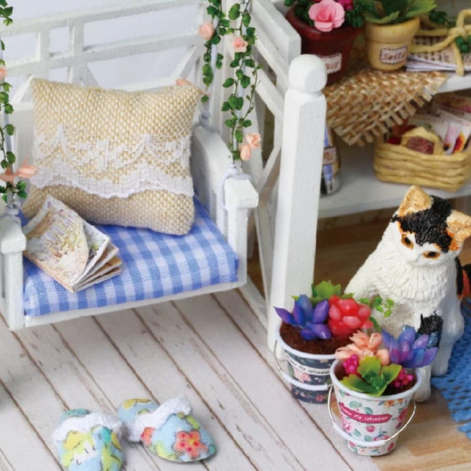 Miniaturowy domek - Fiołkowa weranda