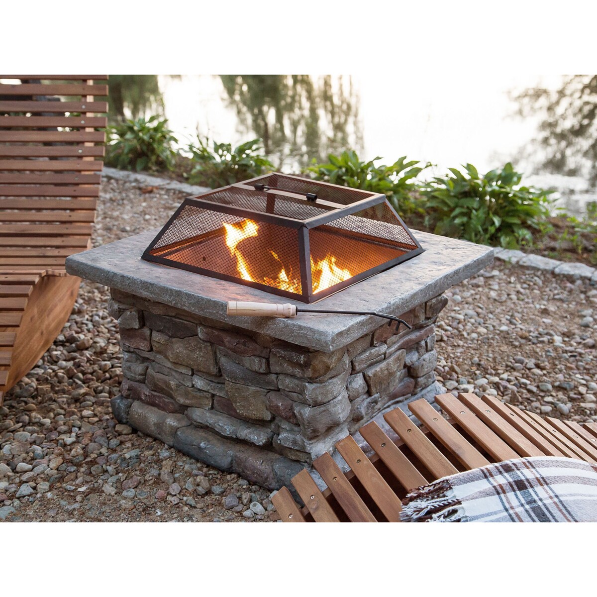 Palenisko ogrodowe z grillem betonowe szare KELUD, Beliani