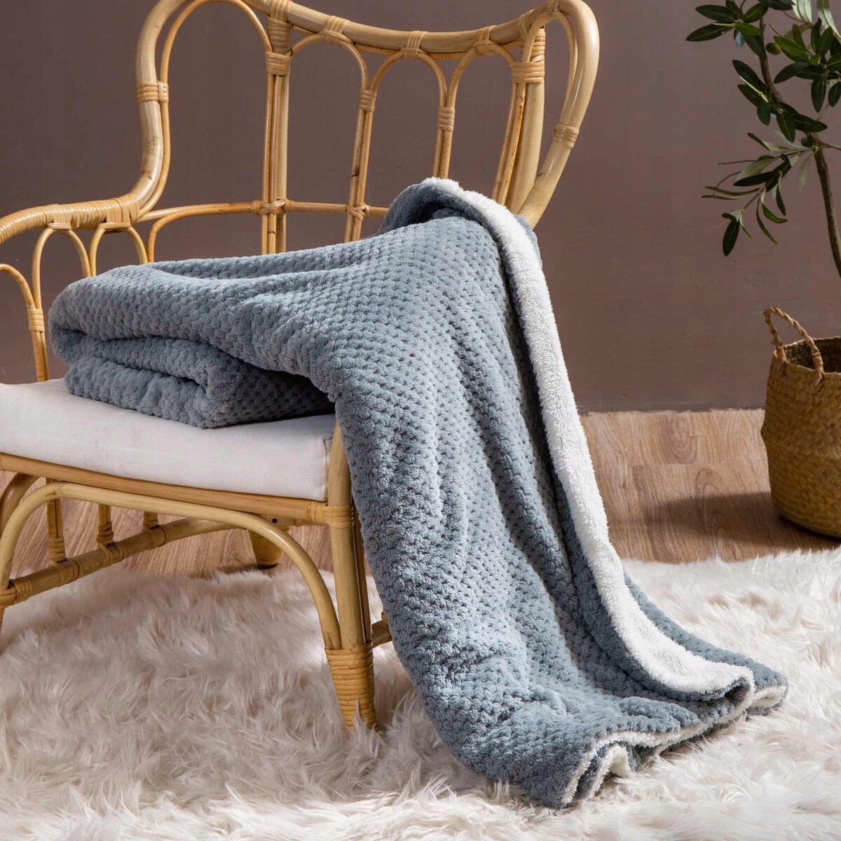 Szary Koc Narzuta z Mikrofibry Baranek 150x200 Sherpa