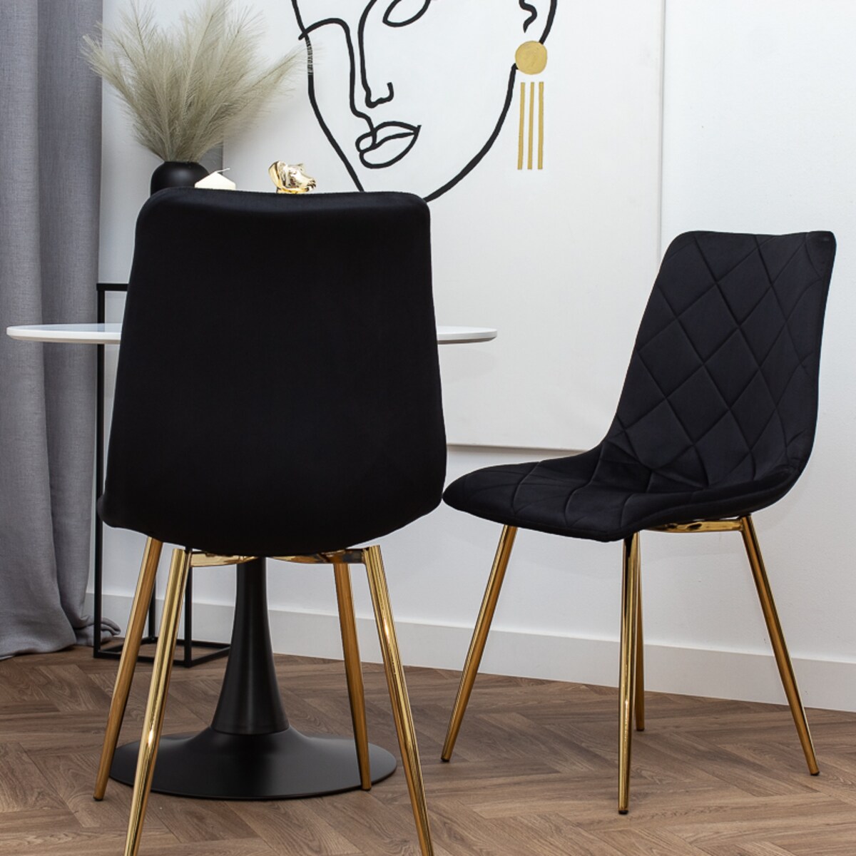 Krzesło tapicerowane czarne welurowe pikowane nowoczesne złote nogi