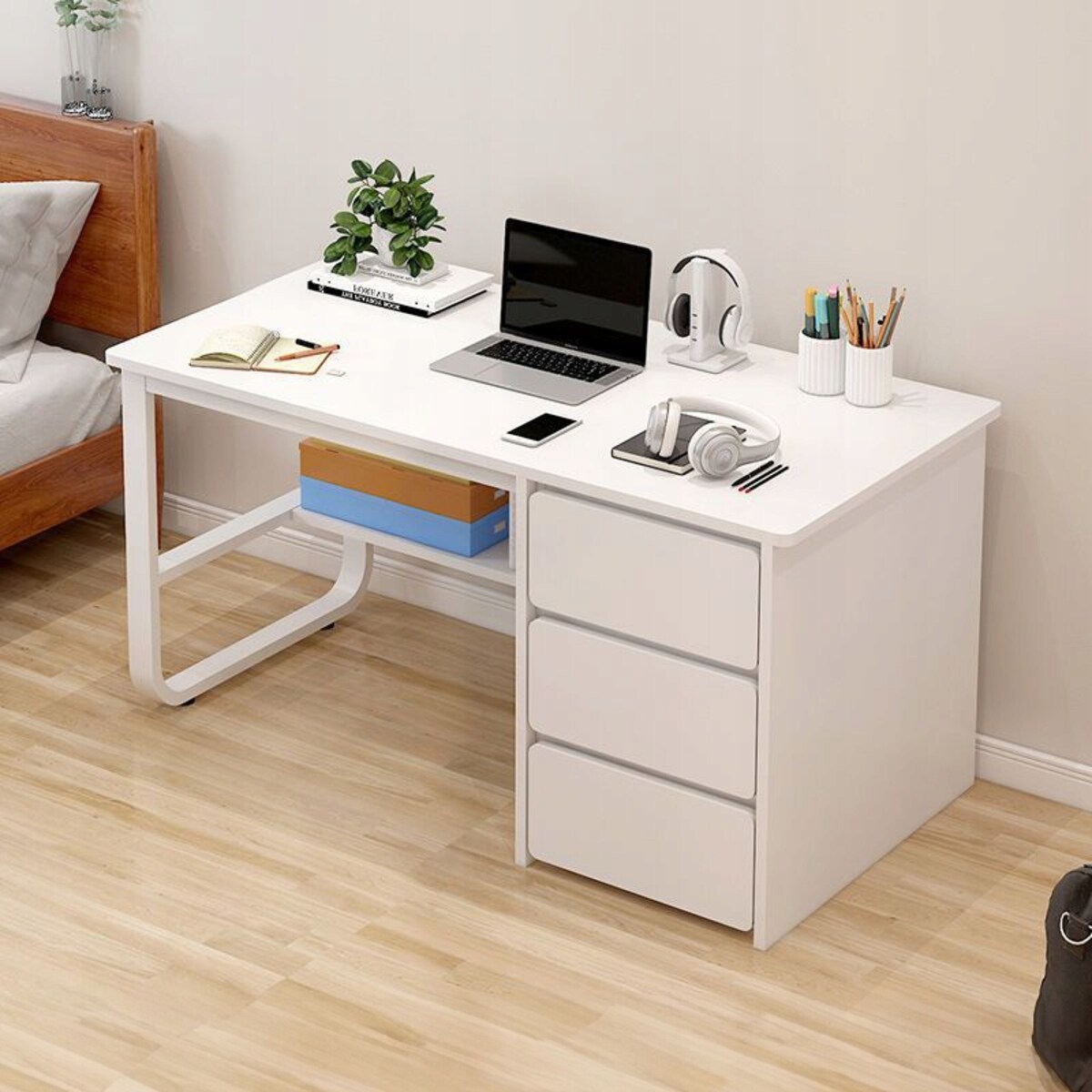 Biurko Komputerowe Loft Białe Pod Laptop Komputer Skandynawski Z 3 Półkami