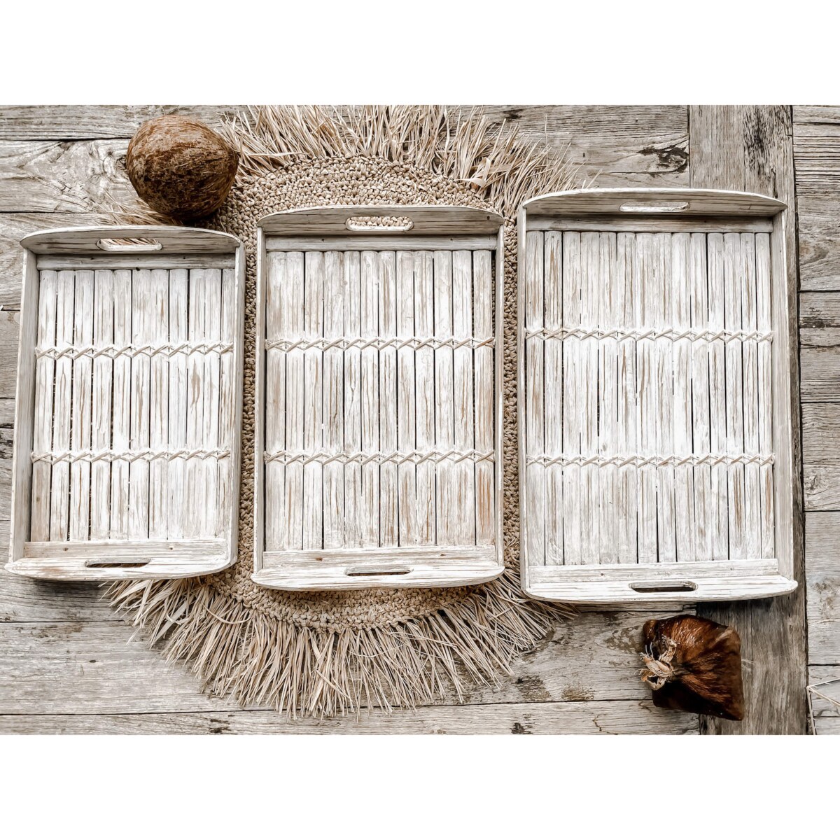 TACA Z POKROWCEM NA JEDZENIE S BIAŁA