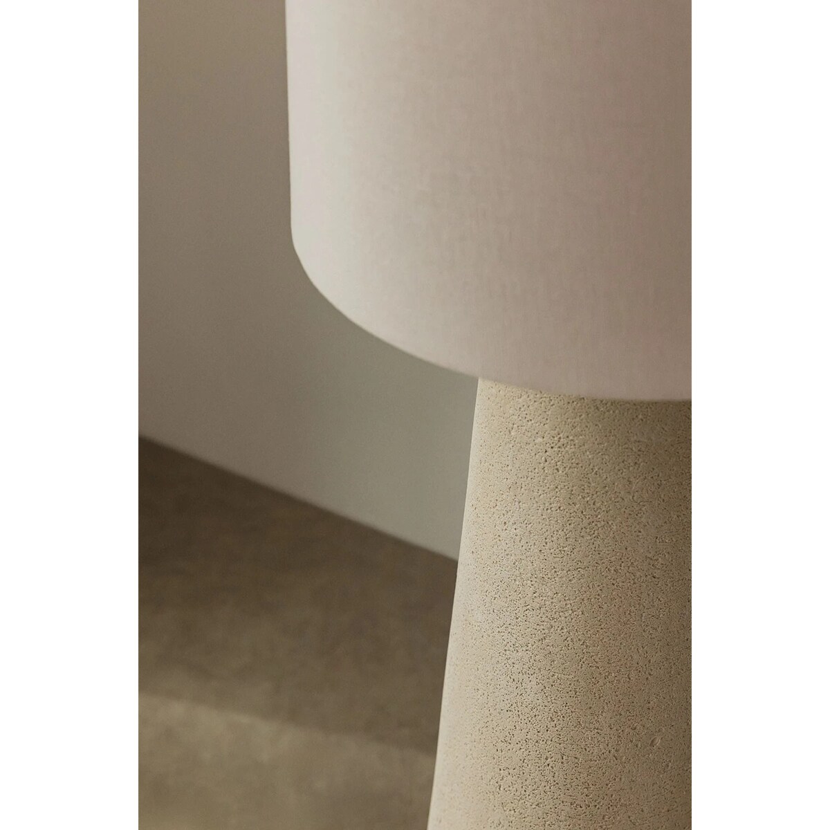 Lampa podłogowa Loana z lnu i włókna szklanego