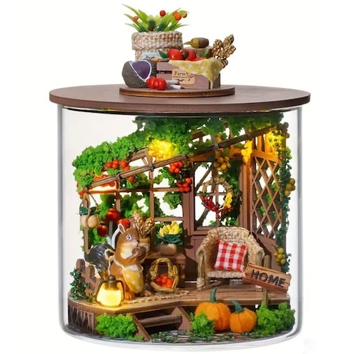 Miniaturowy domek - Październikowy sad