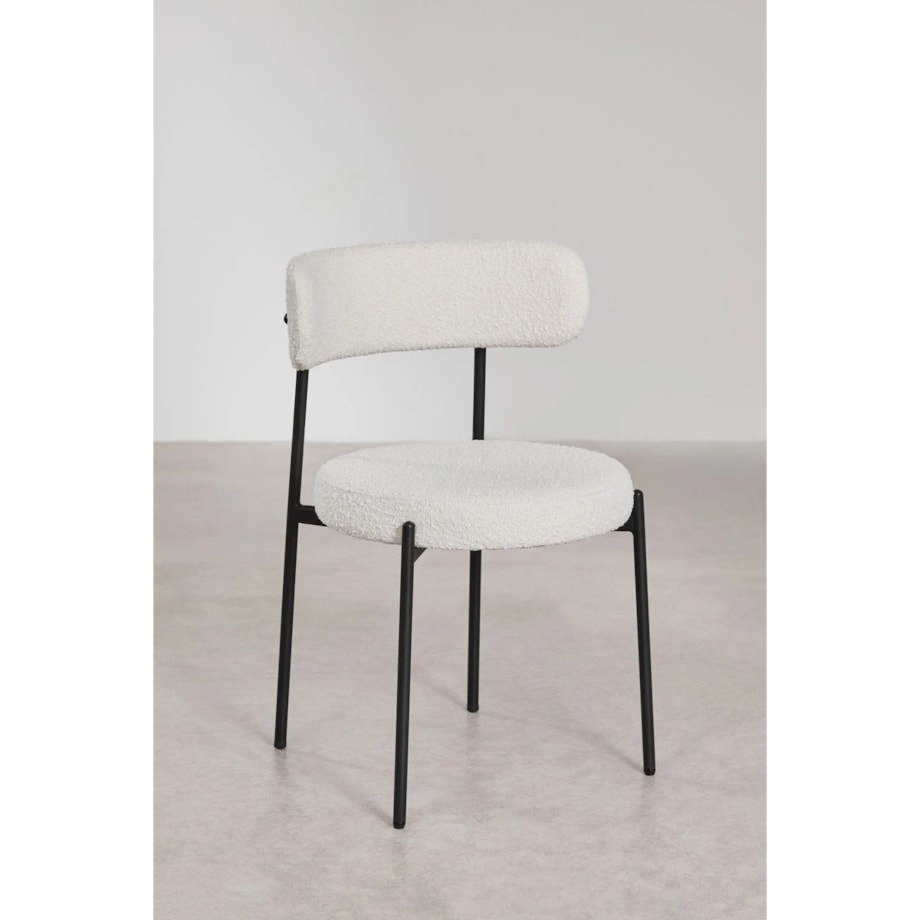 Krzesło na czarnej podstawie bouclé Anisa