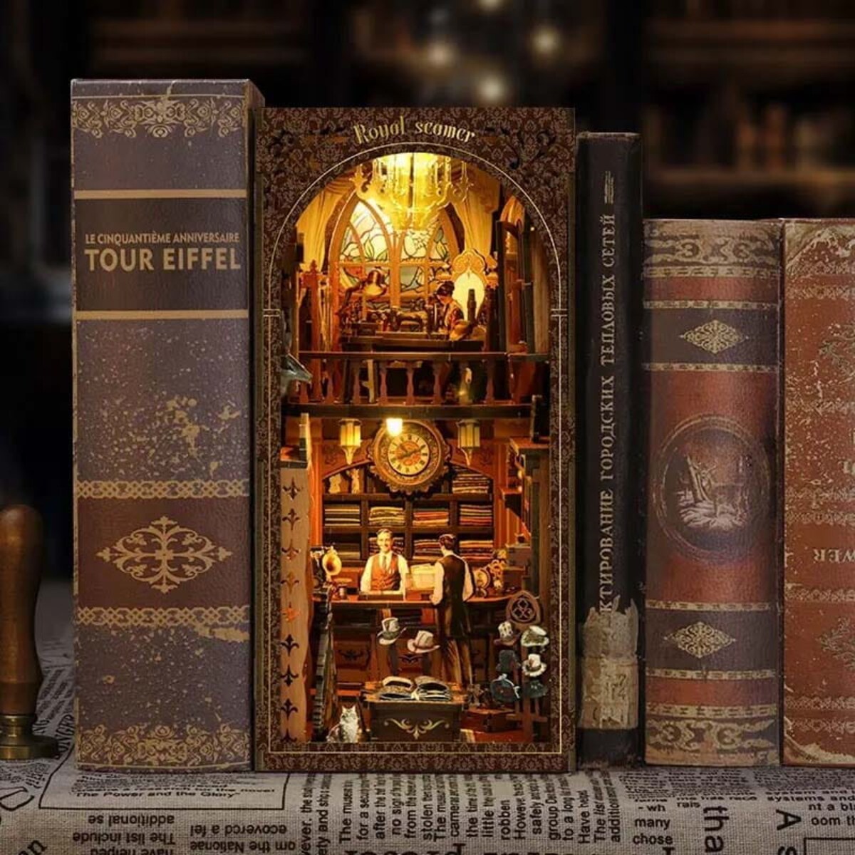 Miniaturowy domek Book Nook - Królewski krawiec