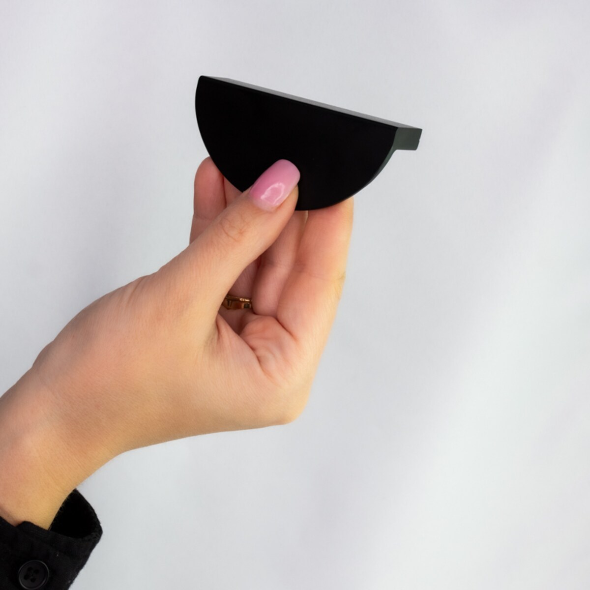 Uchwyt do mebli czarny blaszka okragły meblowy loft do szafek szuflad