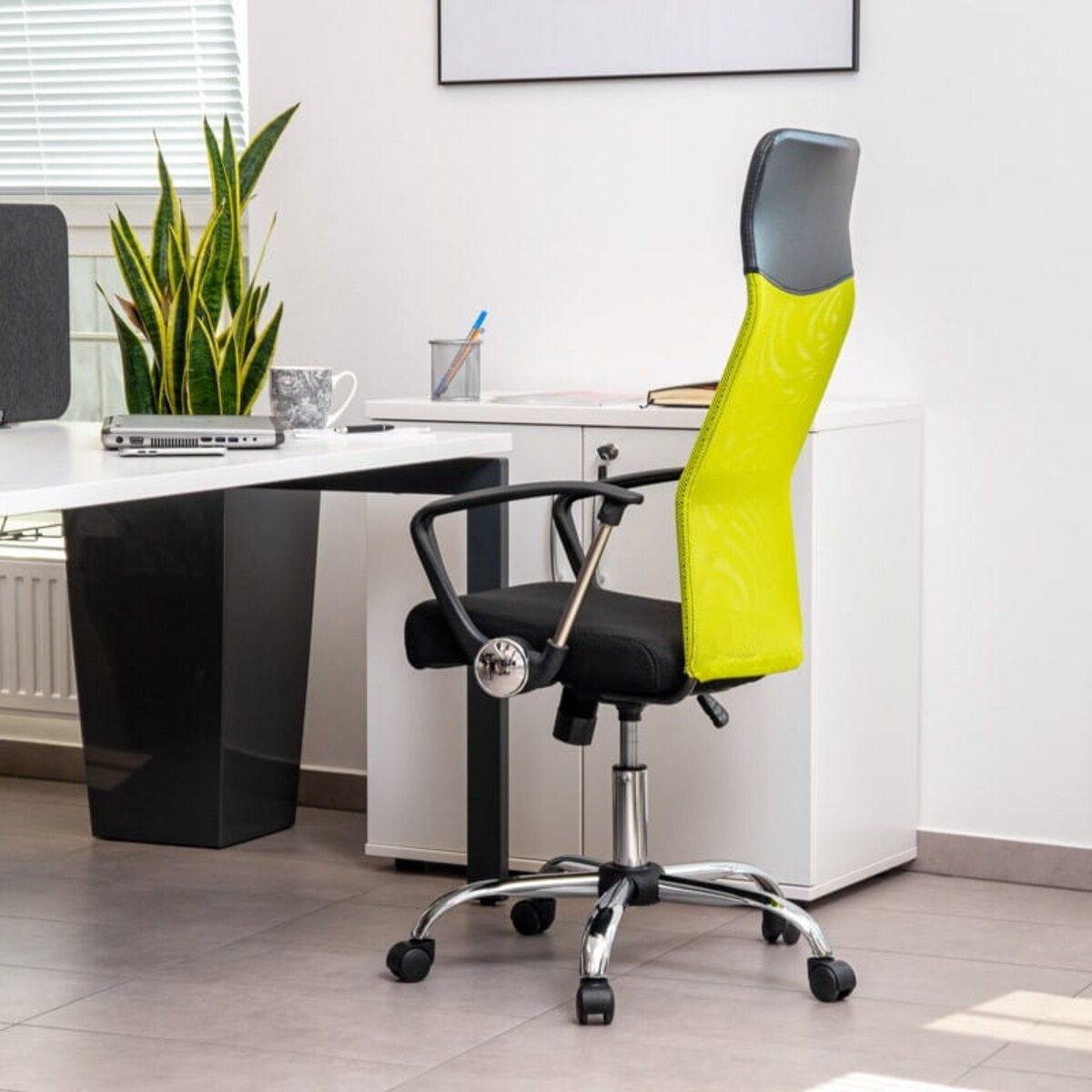 OBROTOWY FOTEL DO BIURKA Z SIATKÄ„ MESH W KOLORZE ZIELONYM