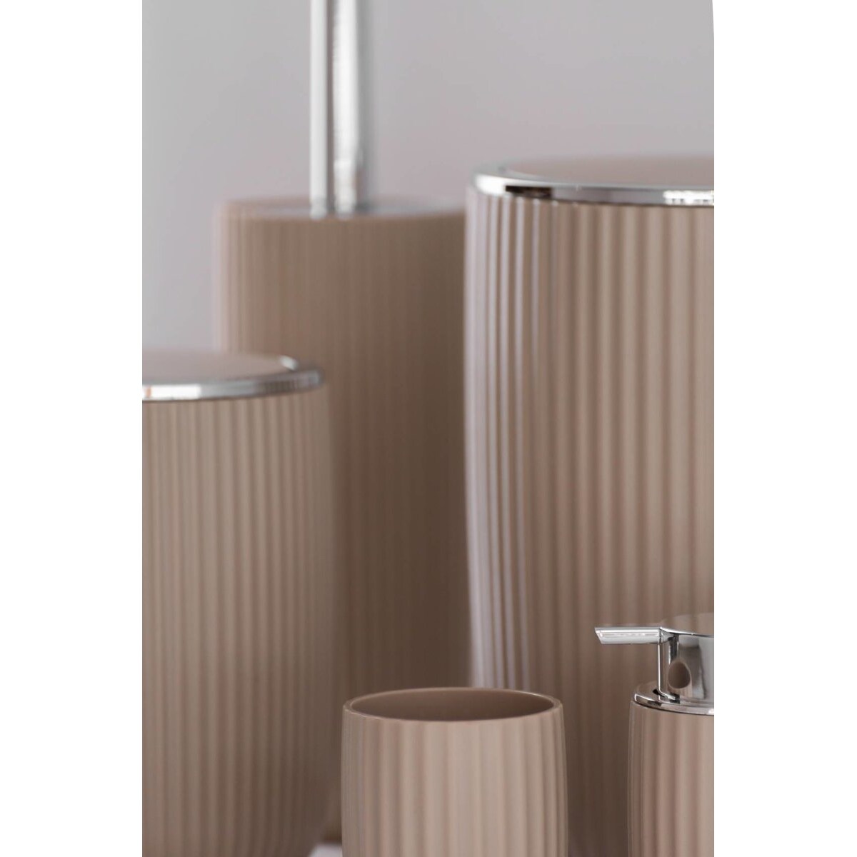 Kosz łazienkowy AGROPOLI z obrotową pokrywą, 2 L, WENKO