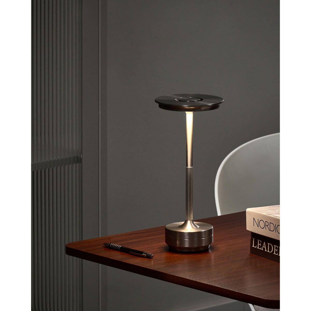 Bezprzewodowa lampa stołowa LED MAGO Ze ściemniaczem Metal Srebrny
