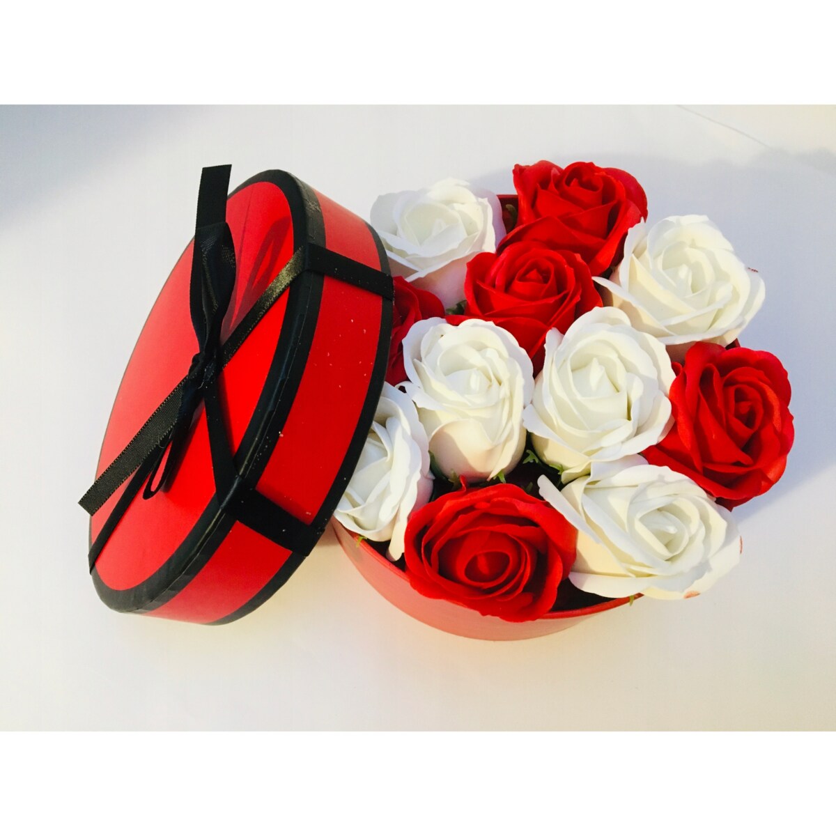 GOTOWY PREZENT urodziny dzień kobiet MAMY imieniny PUDEŁKO Z RÓŻAMI Z MYDŁA