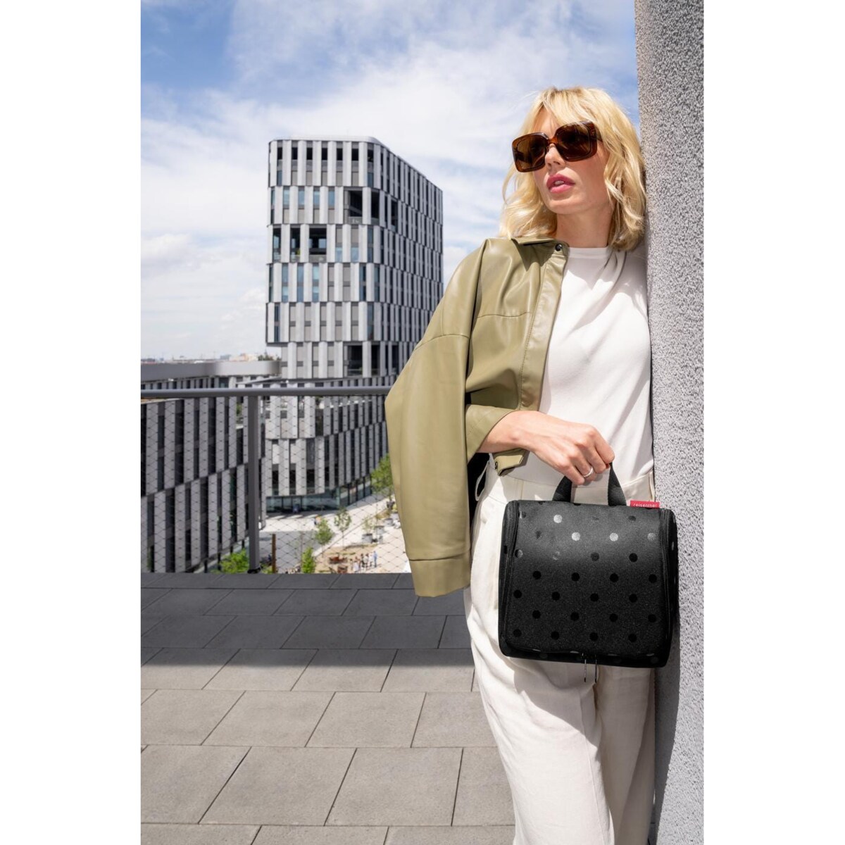 Kosmetyczka TOILETBAG XL, glossy dots black