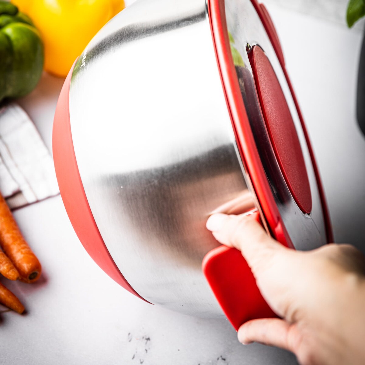 Miska kuchenna wielofunkcyjna z funkcją tarki do warzyw 24cm 5L 5 ele KINGHOFF czerwona