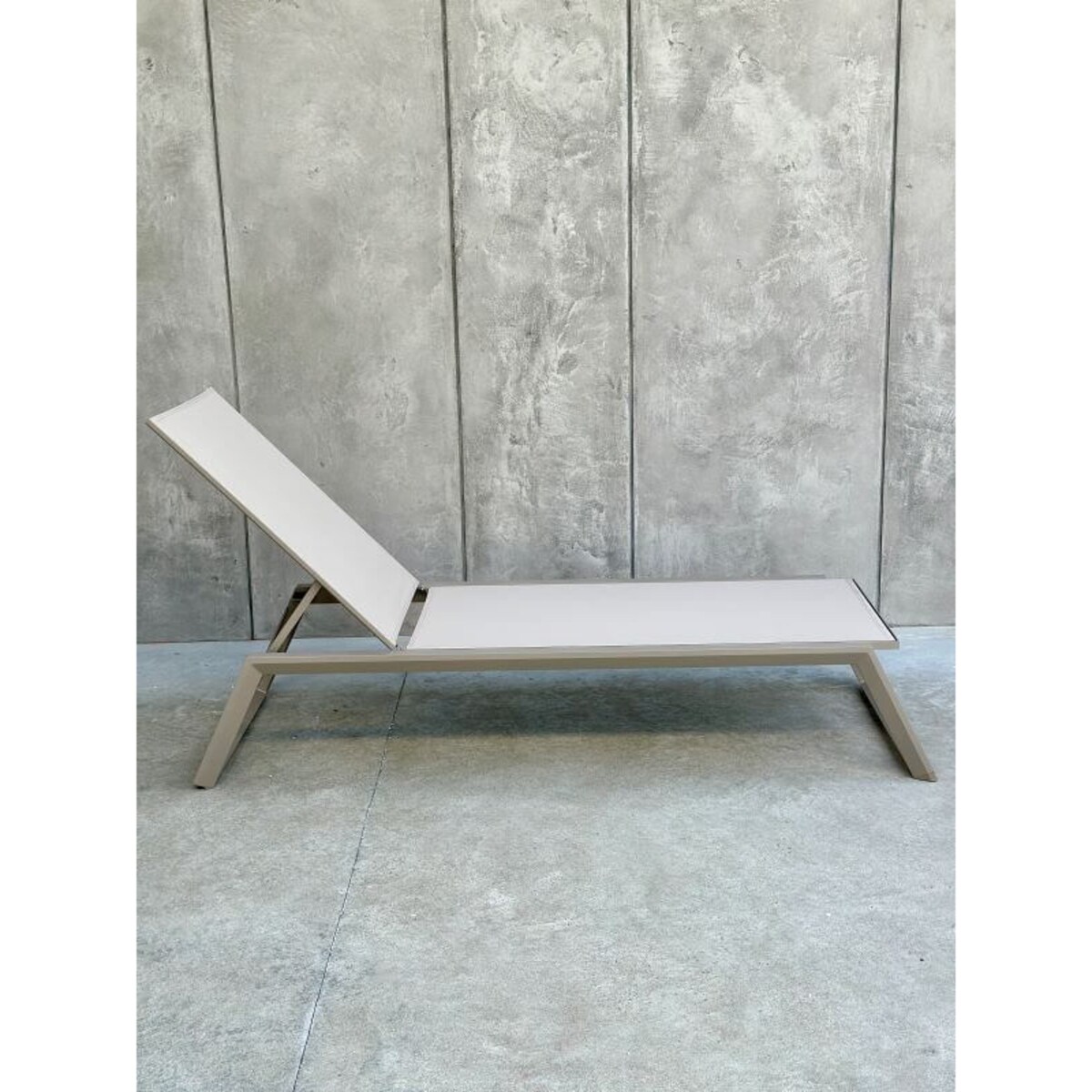 ALUMINIOWY LEŻAK OGRODOWY SERENE SZAMPAŃSKI