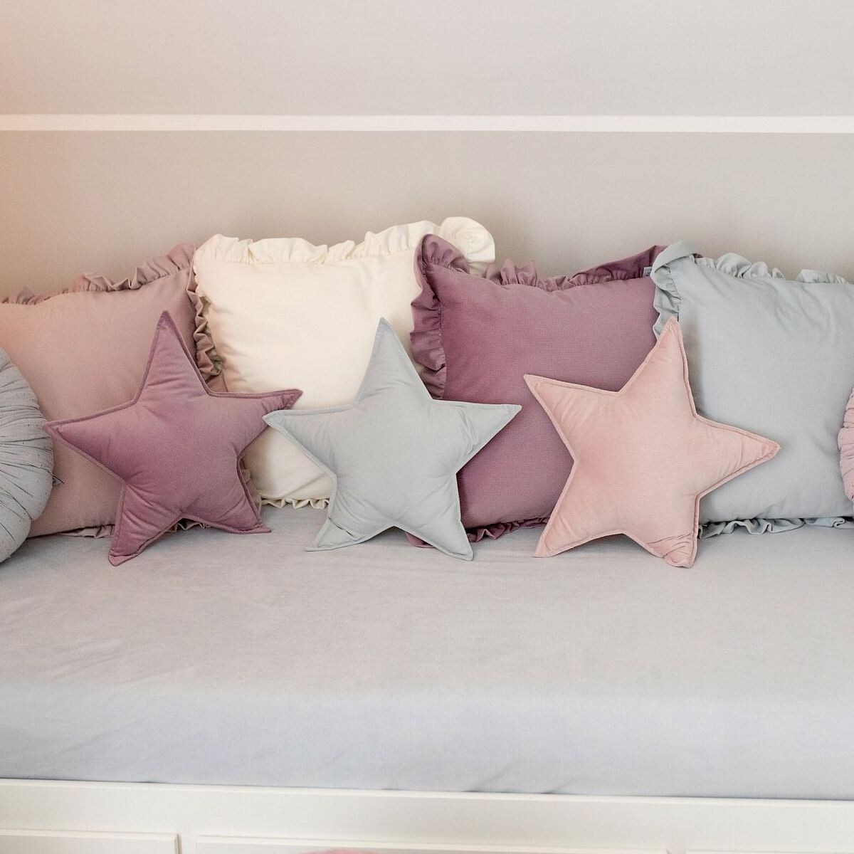 Poszewka na poduszkę 50x50 cm - Frill Velvet różne kolory