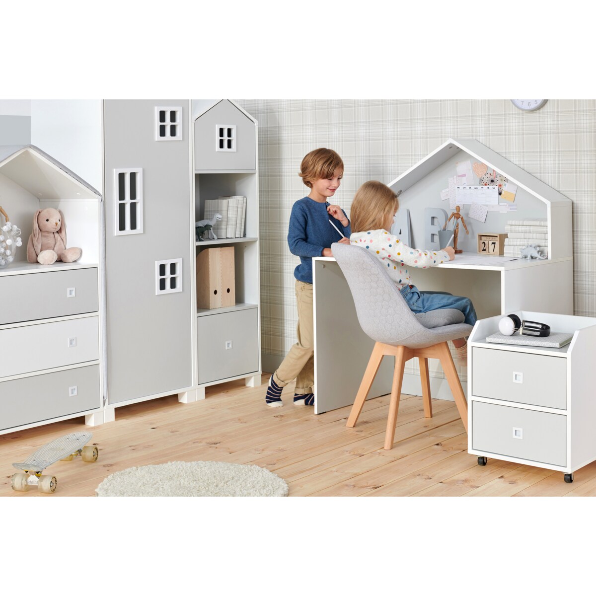 KONSIMO MIRUM Szary regał z szufladą w kształcie domku dla chłopca