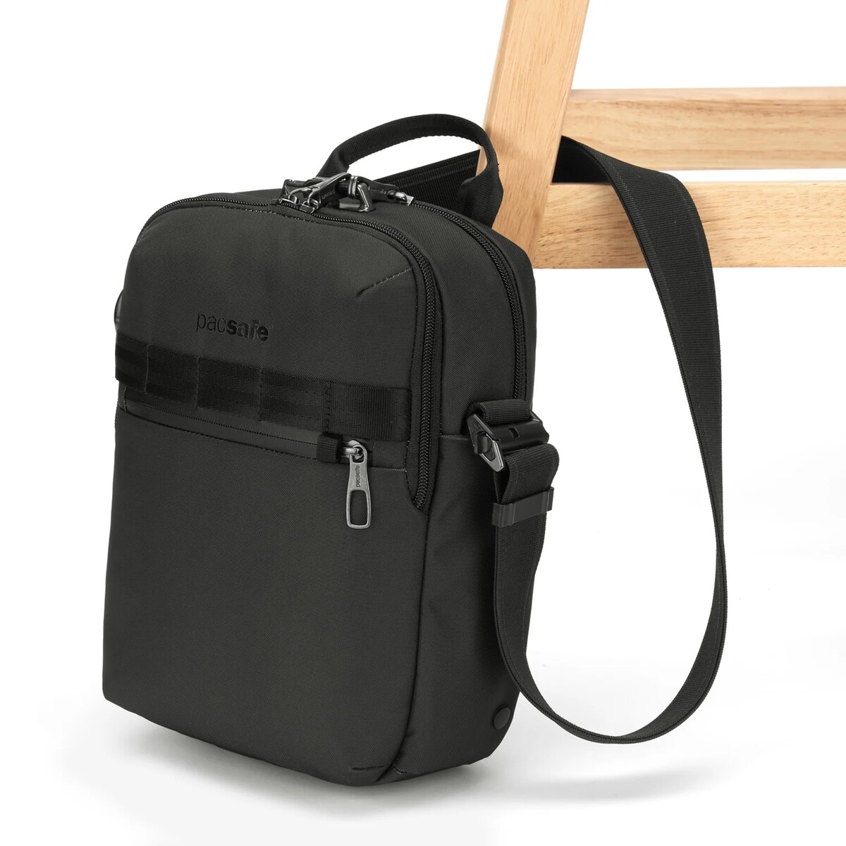 Torba na ramię męska/ listonoszka antykradzieżowa Pacsafe Metrosafe X vertical crossbody Black