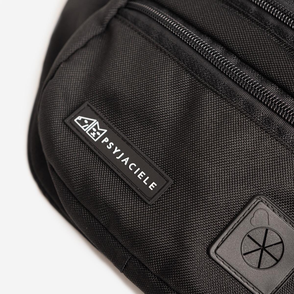 Czarna nerka spacerowa "Pies z głową w dół"