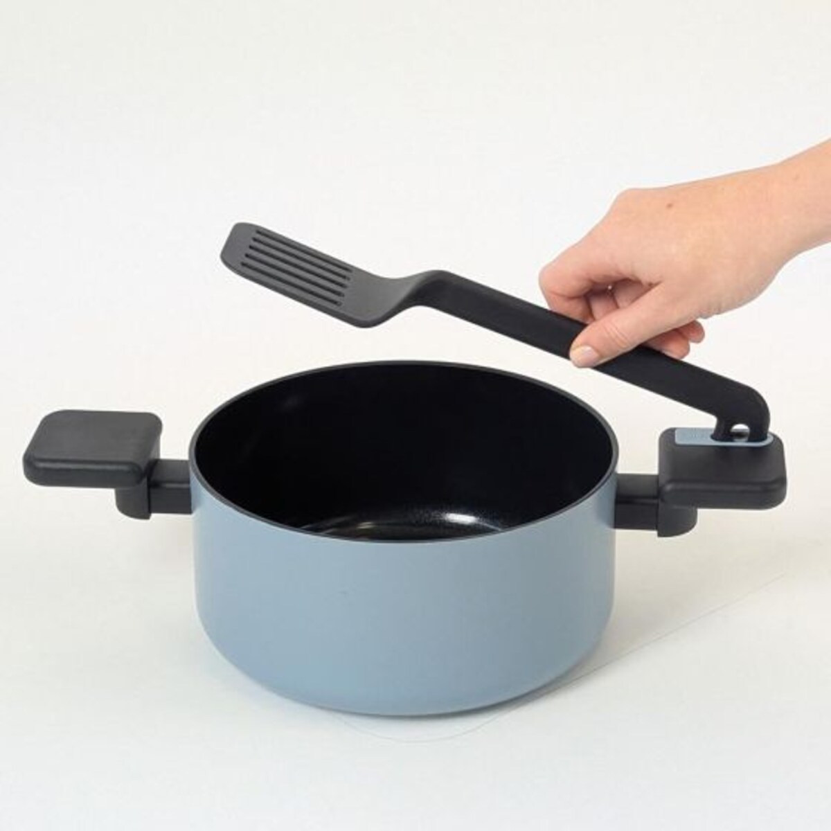 Zestaw naczyń (szaroniebieski) Mira Kela