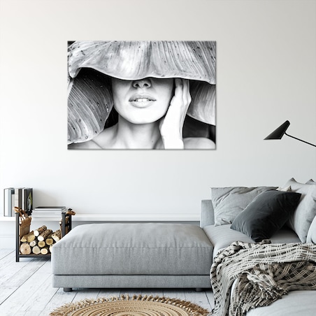 Obraz czarno biały do salonu sypialni, Kobieta i liście na głowie 100x70