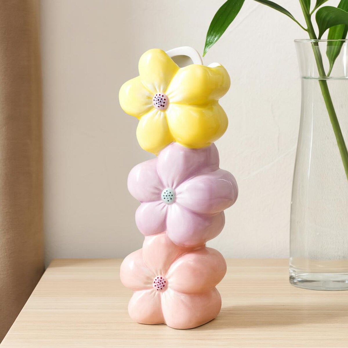 Ceramiczny wazon dekoracyjny z motywem kwiatów BLOMMA, 23 cm