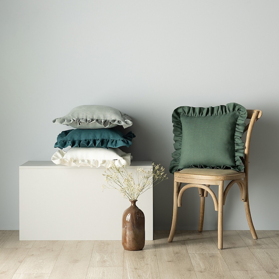 Poszewka Paula z falbaną 45x45 śmietankowy biały