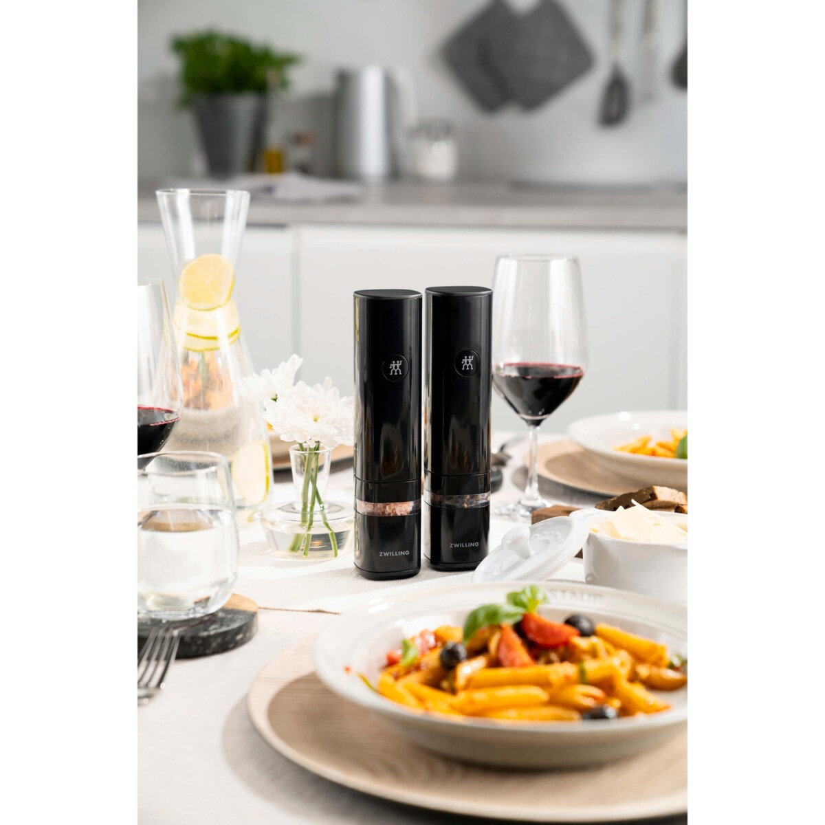 Młynek elektryczny do przypraw Zwilling Enfinigy - Czarny