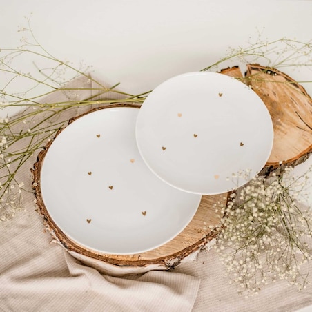 Biały talerz porcelanowy obiadowy 24 cm - motyw złotych serduszek dla mamy na Dzień Matki
