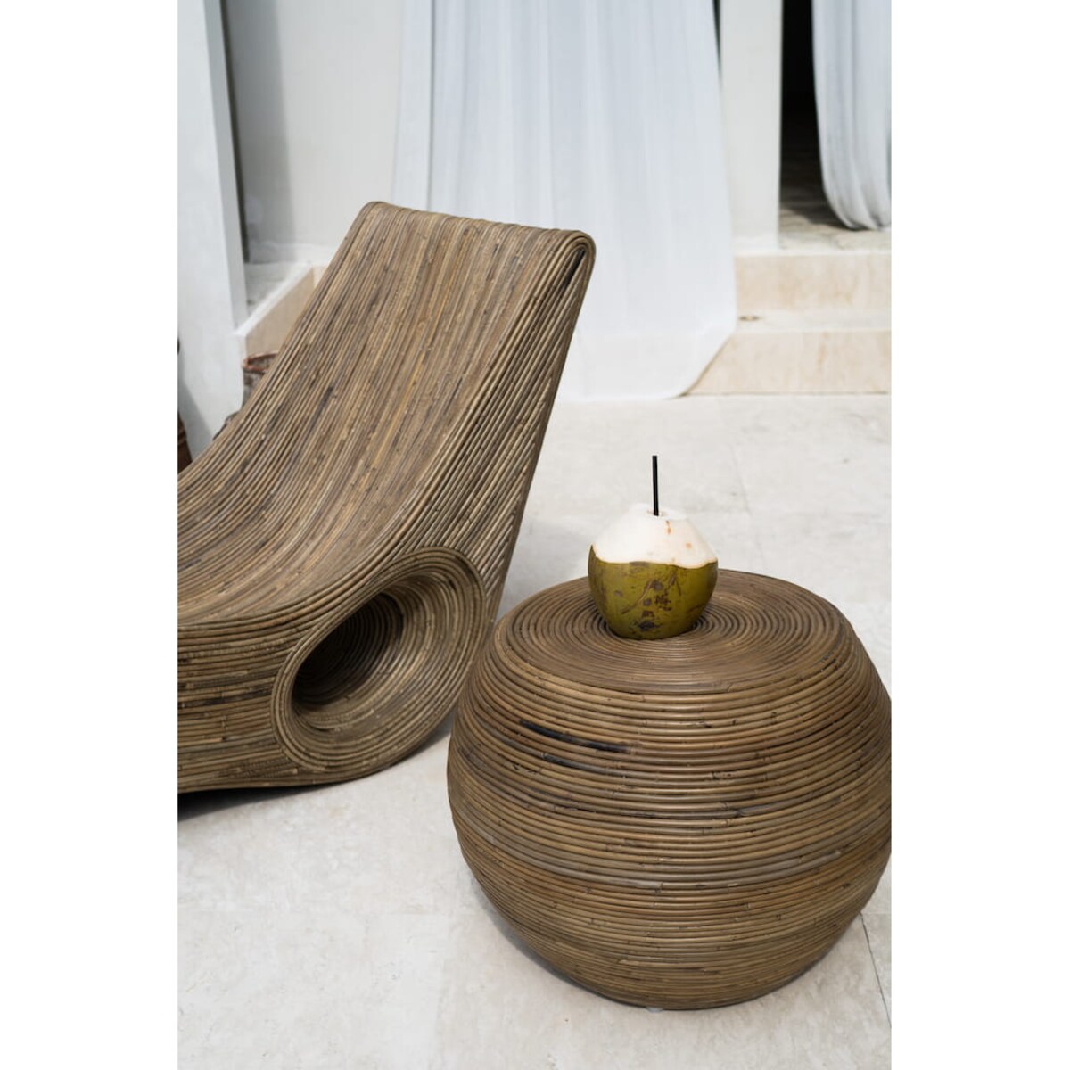 OKRĄGŁY RATTANOWY STOLIK TEGAL CIEMNY