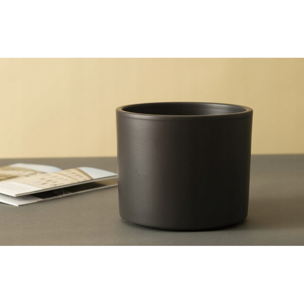 OSŁONKA NA DONICZKĘ CERAMICZNA DUŻA 17cm czarna matowa na balkon do palmy