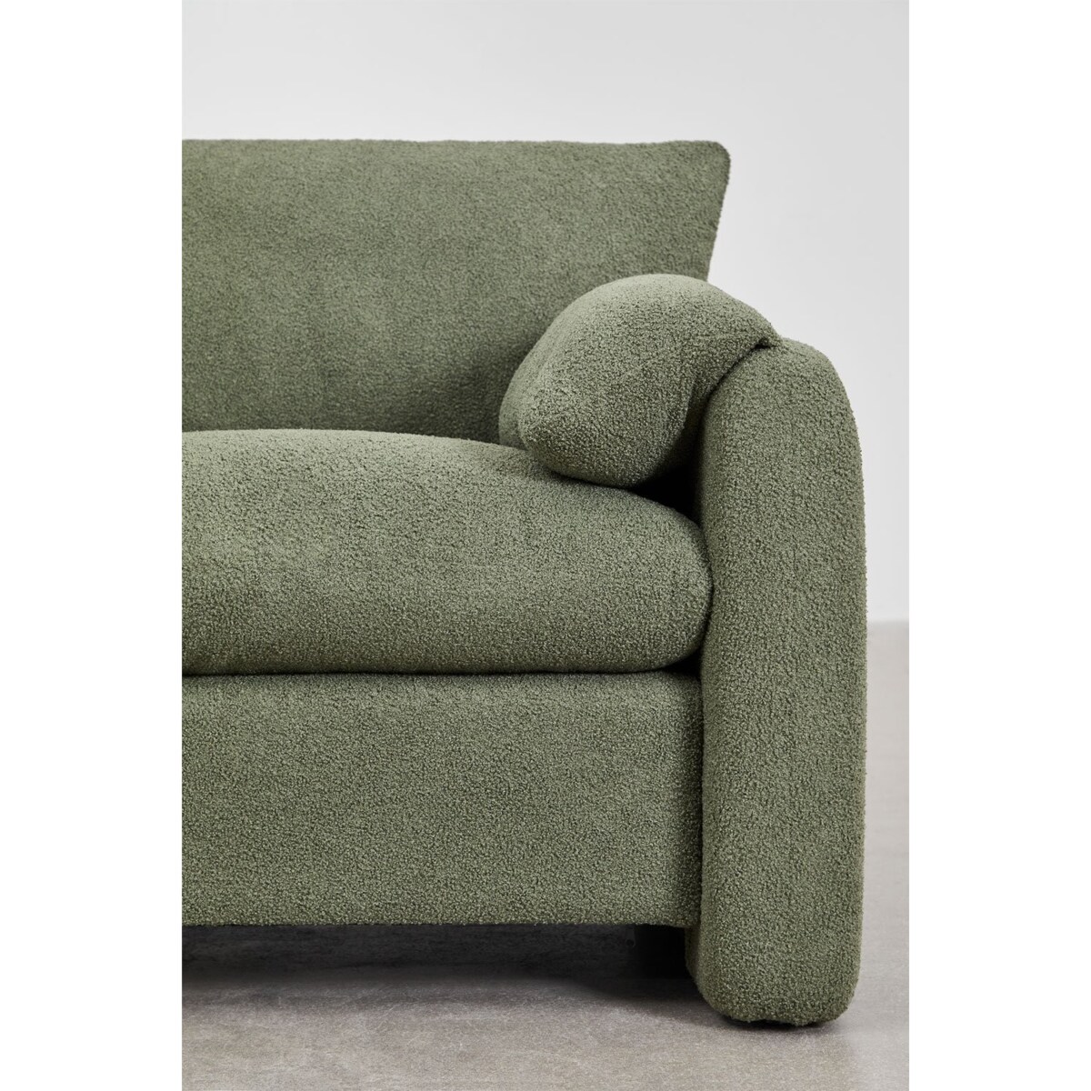 Fotel wypoczynkowy bouclé szałwiowo zielony Serra