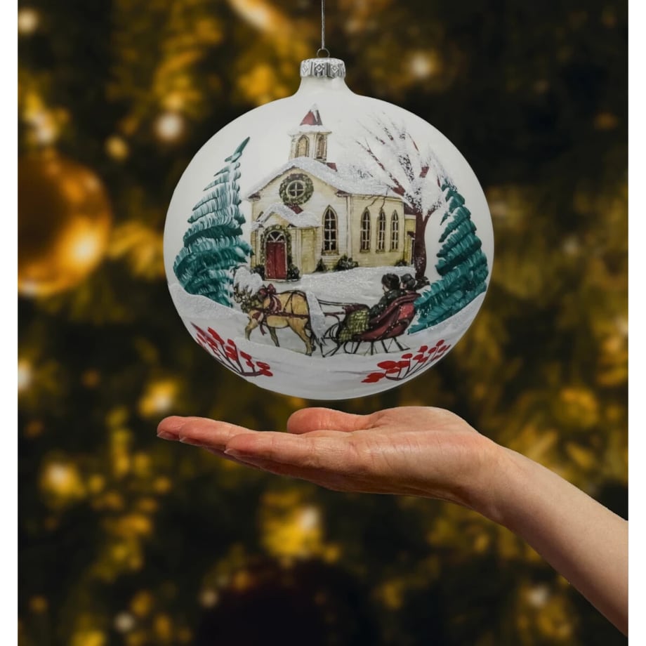 Bombka okrągła: Ośnieżony Kościółek z saniami