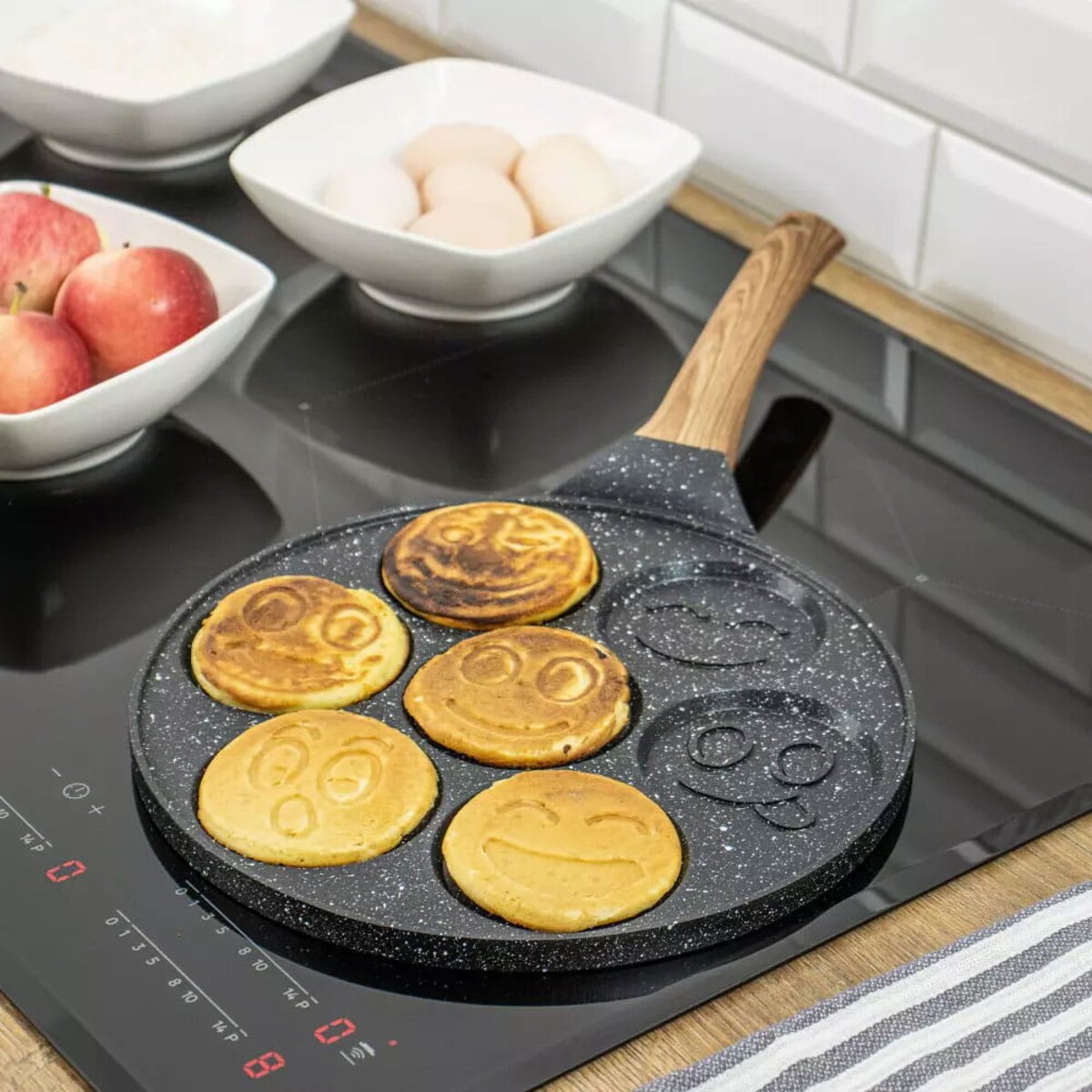 Patelnia do naleśników placków 26cm pancake buźki na indukcję gaz KINGHOFF