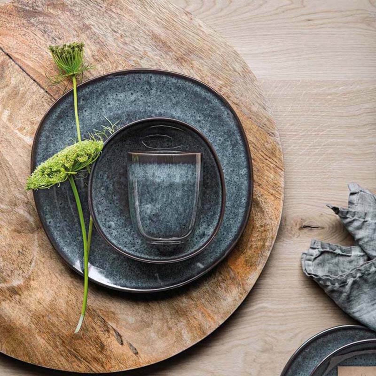 Talerz obiadowy Lave gris Like zielony, 28 x 28 x 2.7 cm, Villeroy & Boch