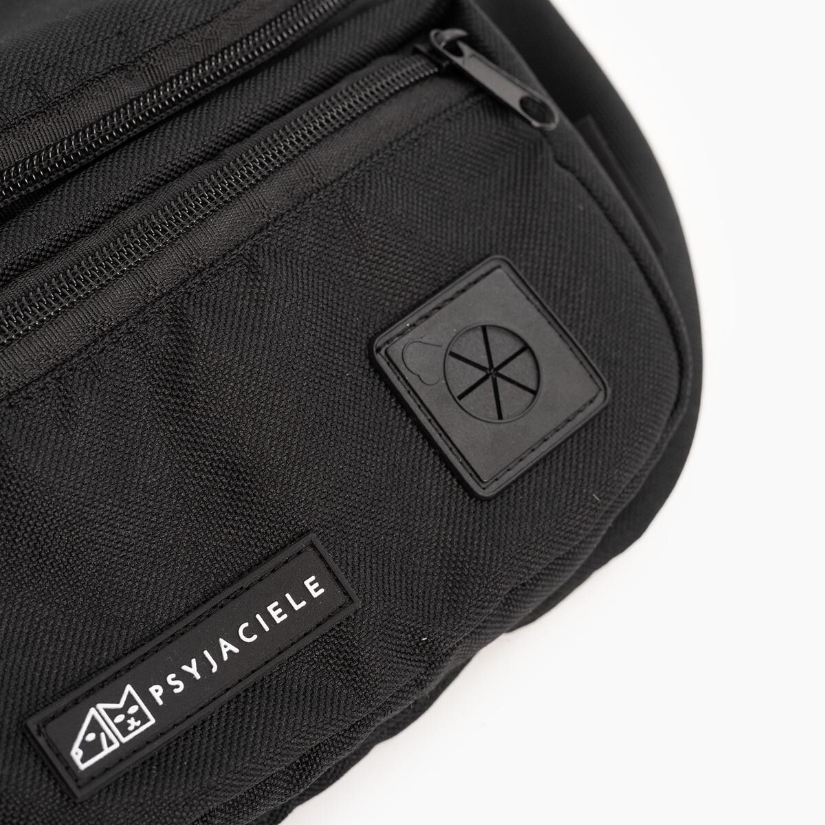 Czarna nerka spacerowa "Psygarnij kropka"