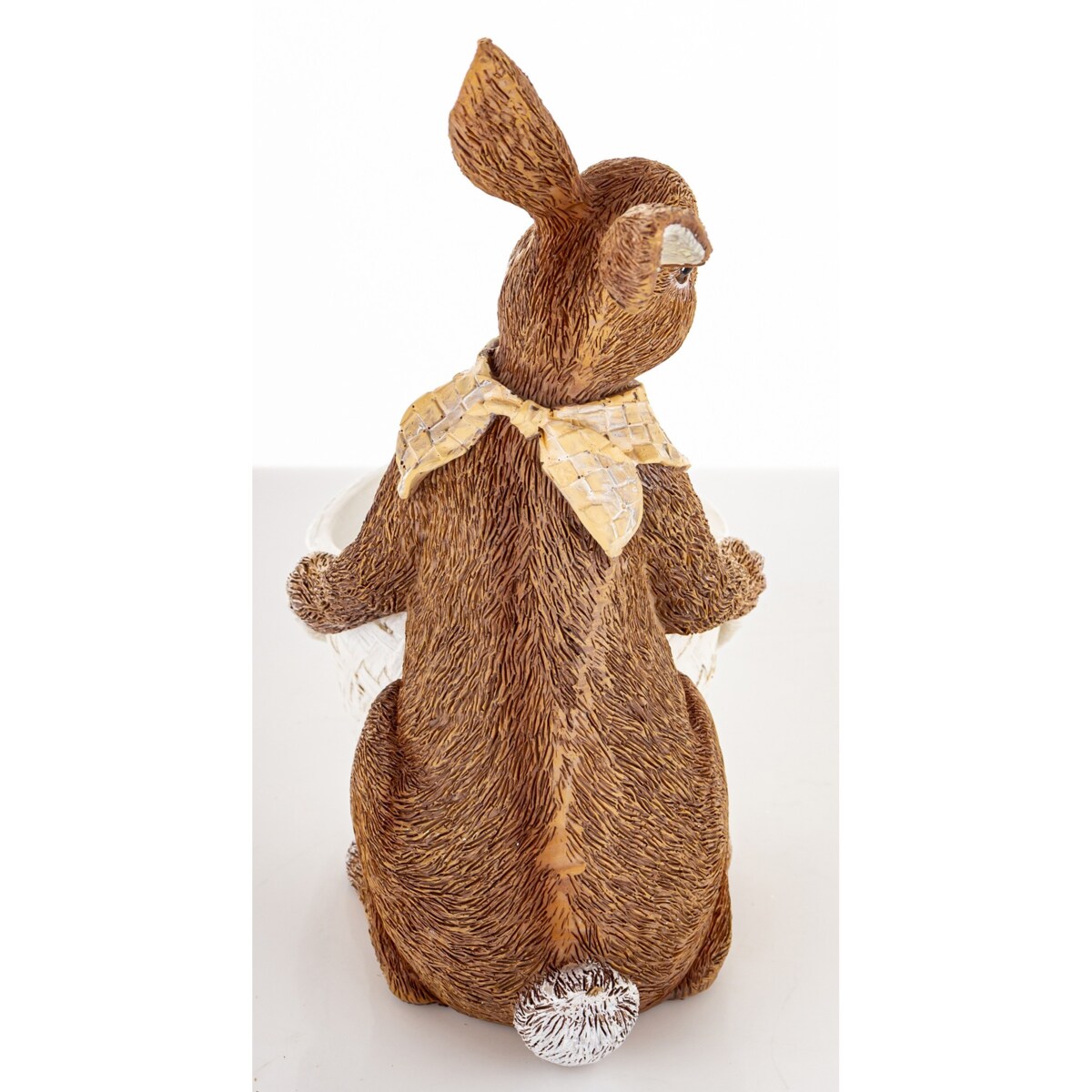 Dekoracja - królik z białym koszykiem 19x14,5x9,5 cm i apaszką