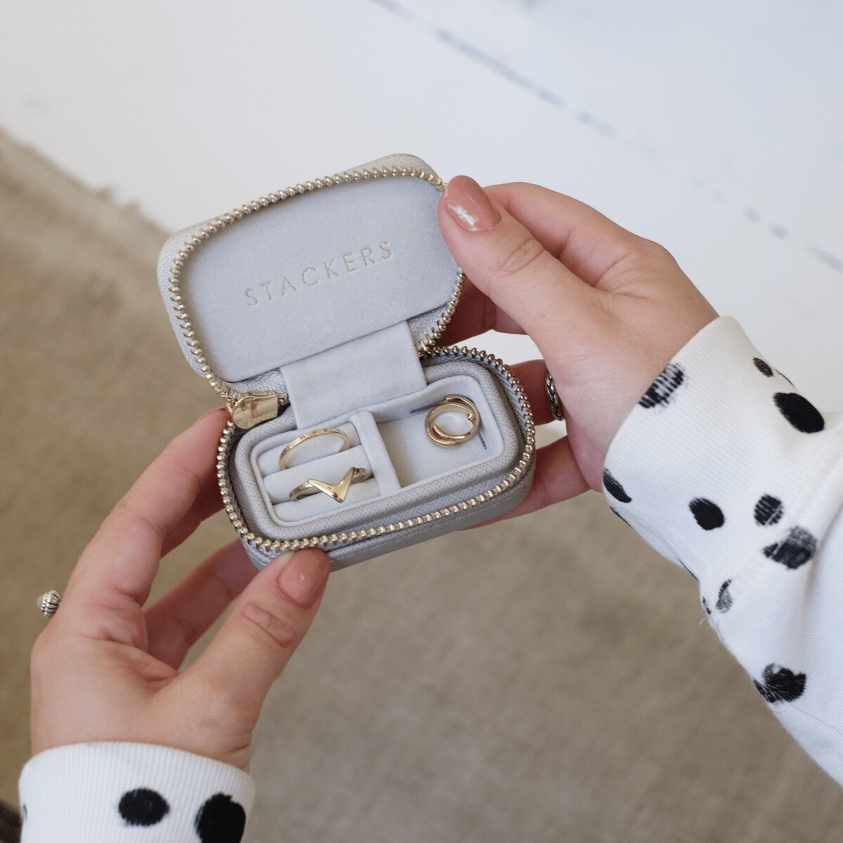 Pudełko podróżne na biżuterię Stackers Travel petite taupe