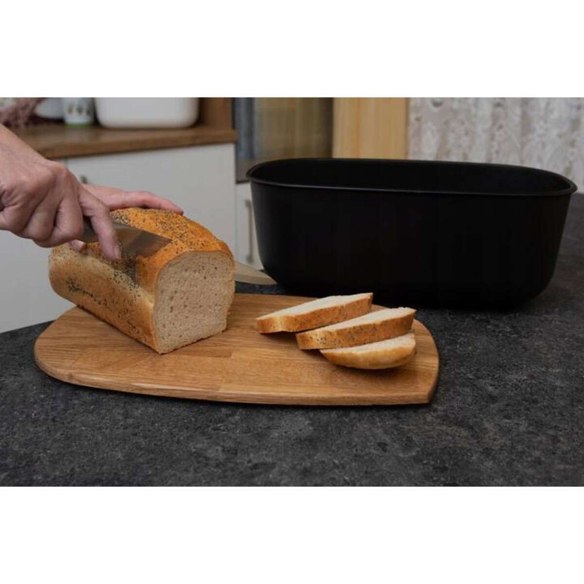 Chlebak z bukową deską do krojenia